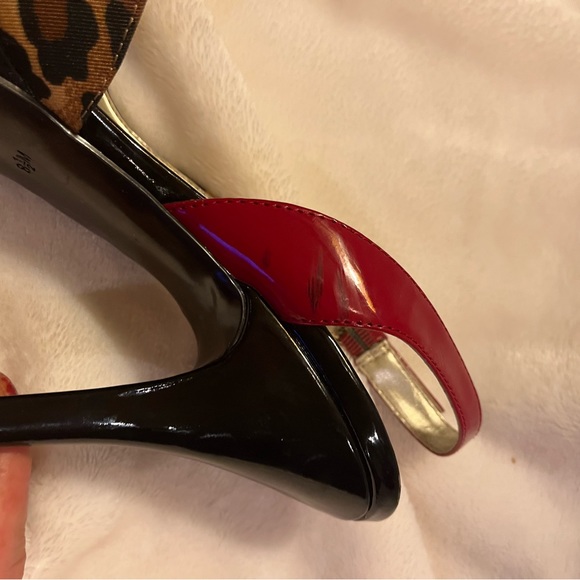 Guess platform peep toe sling backs 8.5. Red patent leather & leopard pattern. - Picture 10 of 12